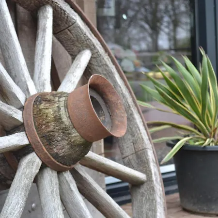 Holiday home Wildwestruurlo *